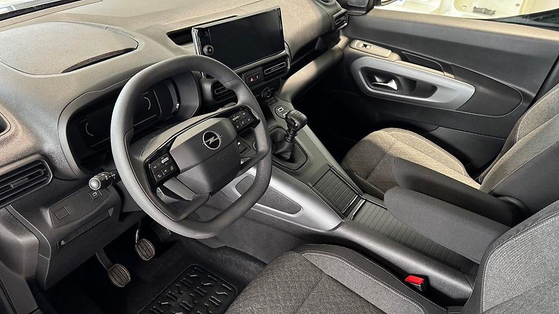 Opel Combo (2024) Edition Plus L1H1 1.5CDTI, MT6 - fotka 6 z 11