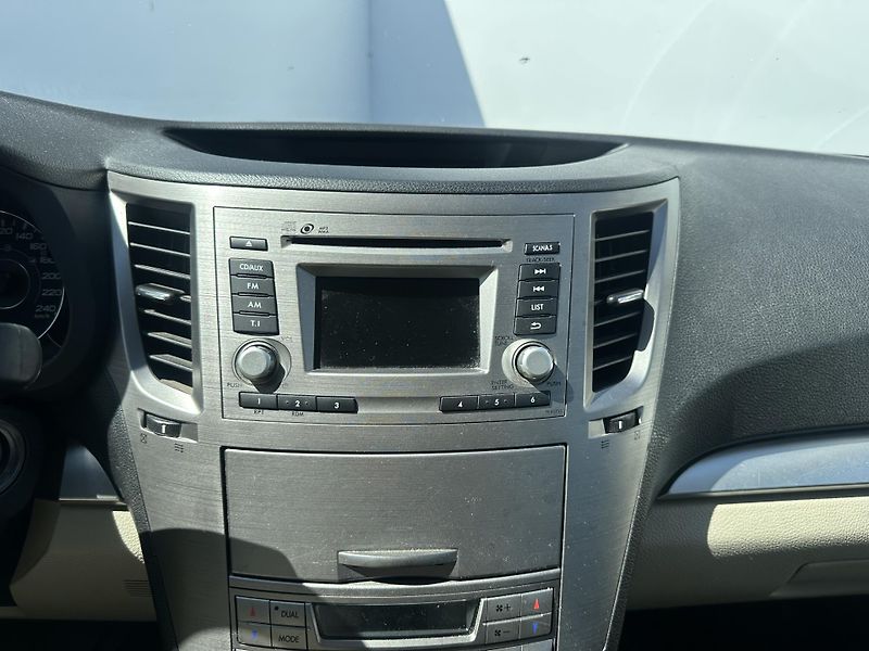 Subaru Outback (2012) 2.0 D 4x4 manual  - fotka 25 z 30
