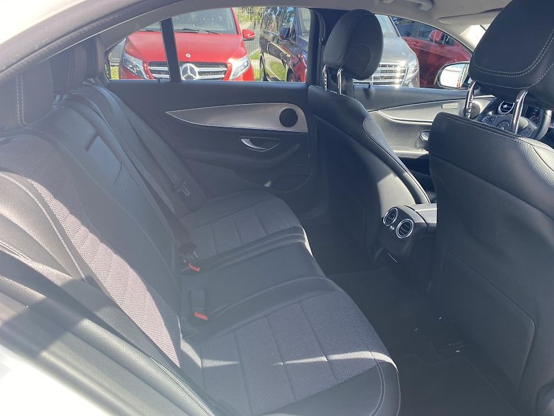 Mercedes-Benz Třídy E E 220d 4M AVANTGARDE - fotka 17 z 26