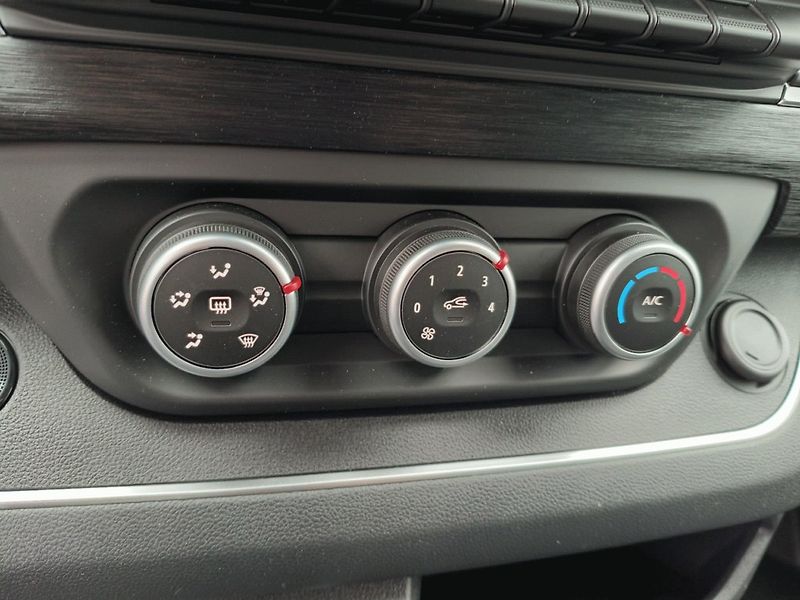 Renault Trafic (2025) L2 Equilibre Blue dCi 150 Comb - fotka 25 z 28