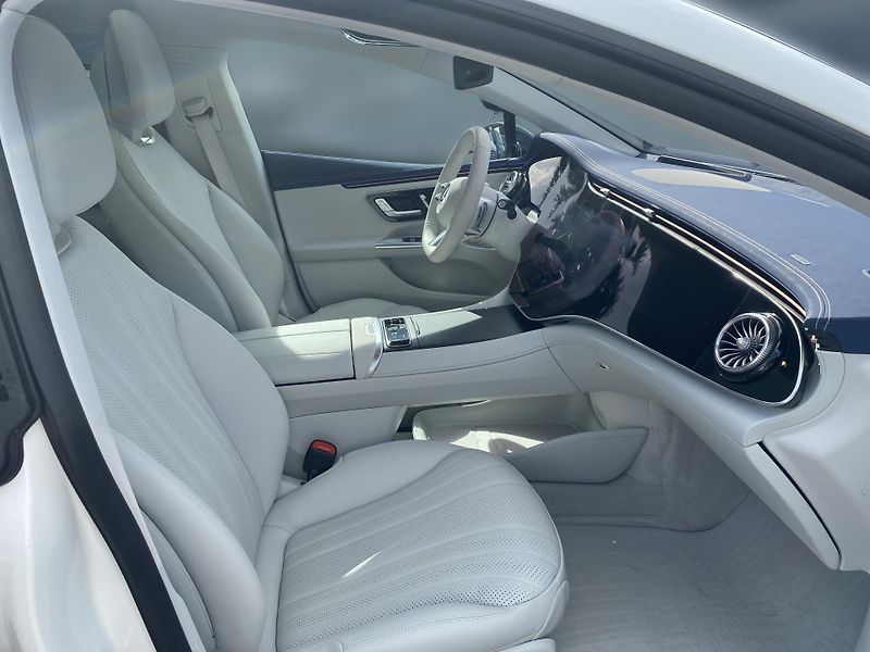 Mercedes-Benz EQE EQE 500 4MATIC ElectricArt - fotka 20 z 26