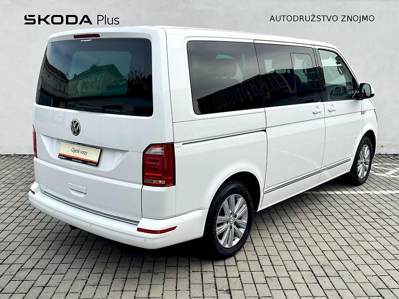 Volkswagen Multivan (2018) 2,0TSi Benzín 150kW Highline 4 - fotka 2 z 24