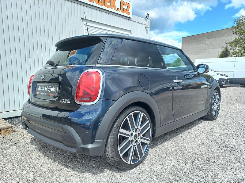 Mini Cooper (2021) 1.5i 100kW  - fotka 8 z 19