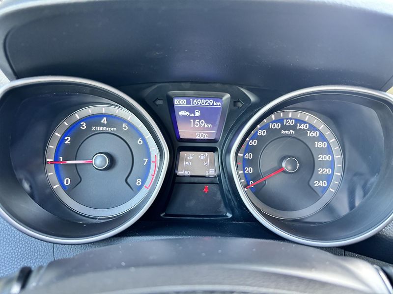 Hyundai i30 1.6 - fotka 11 z 23