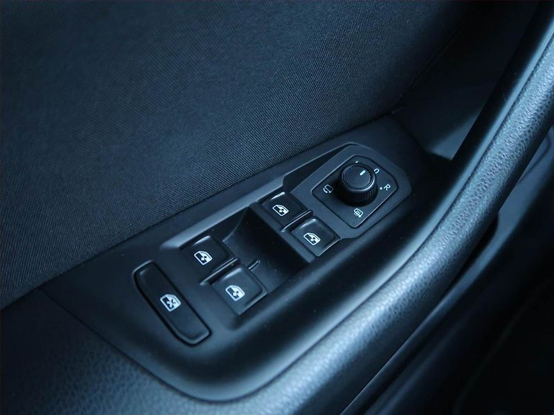 Volkswagen Passat (2019) 2.0 TDI, Automat, Serv.kniha - fotka 17 z 19
