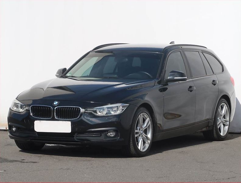 BMW Řada 3 (2018) 318 d, Automat, Serv.kniha - fotka 2 z 23
