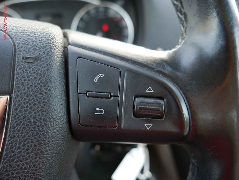 Škoda Octavia (2011) 2.0 TDI, ČR, AC - fotka 15 z 19