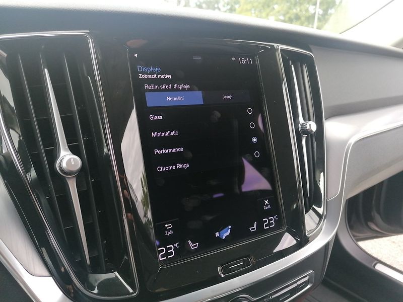 Volvo V60 (2021) 2.0 B4 145kW A/T Kůže - fotka 17 z 27