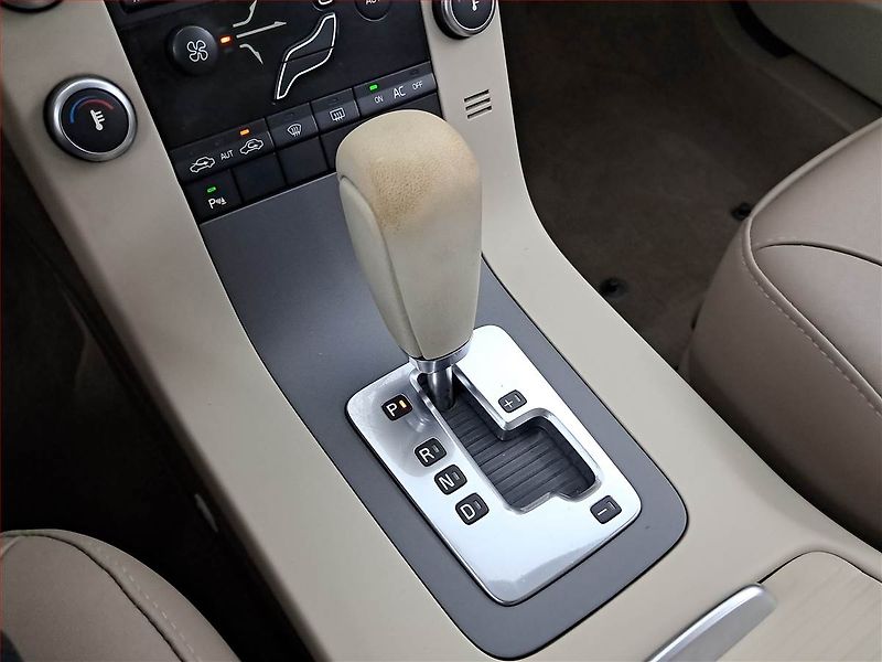 Volvo V70 (2009) 2.4 D, Automat, po STK - fotka 13 z 17