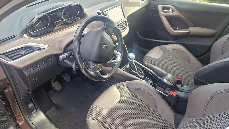 Peugeot 2008 1,6 HDI - fotka 7 z 14