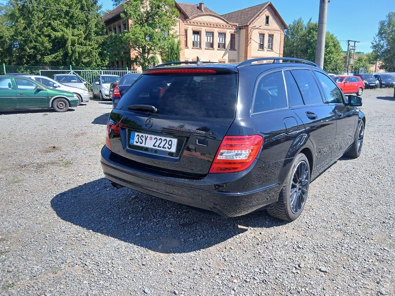 Mercedes-Benz Třídy C 180 CDI, AMG optik, Facelift - fotka 13 z 39