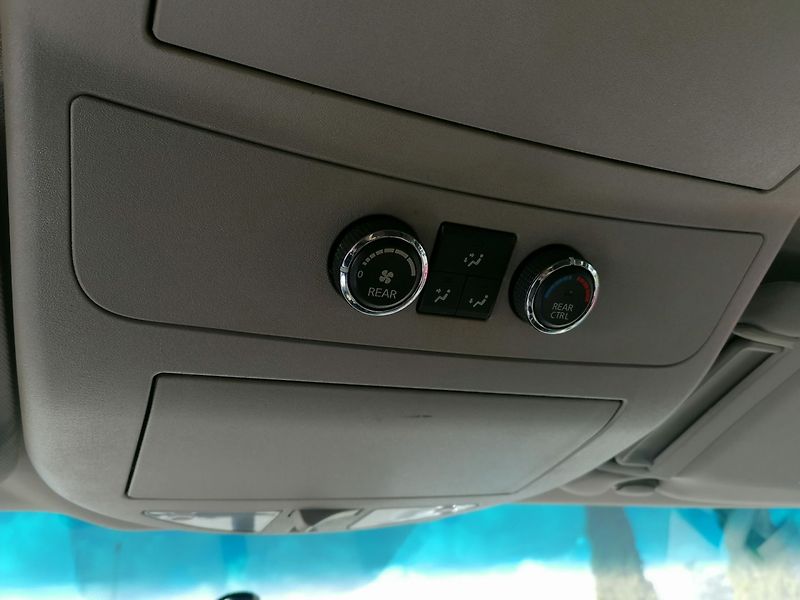 Nissan Armada (2008) 5.6 V8 SE LPG 7-míst - fotka 17 z 22