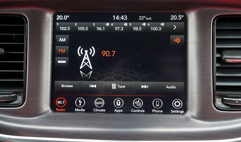 Dodge Charger 5.7 V8 Hemi R/T, kůže/AT/375 P - fotka 38 z 44