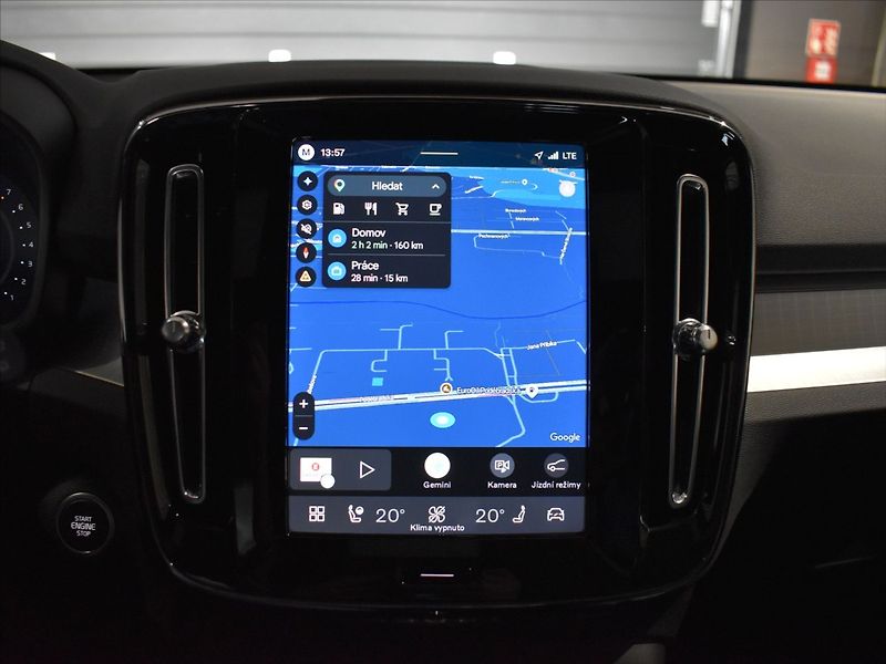 Volvo XC40 2,0 B4 Ultra Panorama,BLIS - fotka 17 z 24