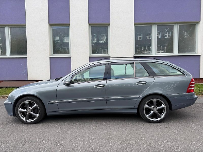 Mercedes-Benz Třídy C 320 3,0 CDi Elegance  - fotka 2 z 23
