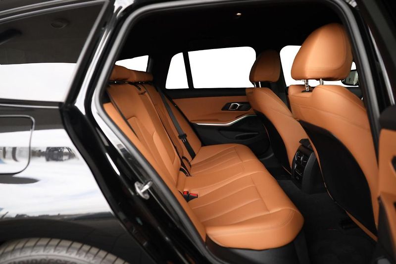BMW Řada 3 320d xDrive Touring - fotka 6 z 27