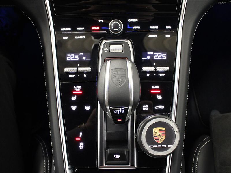 Porsche Panamera 4,0 GTS 368 kW zánovní stav - fotka 26 z 36