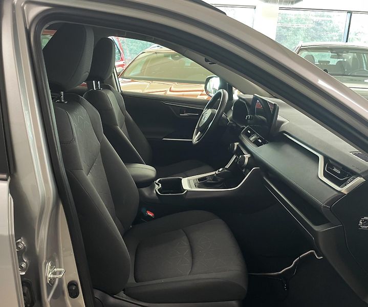 Toyota RAV4 2.5 Hybrid Comfort e-CVT, ČR - fotka 11 z 28