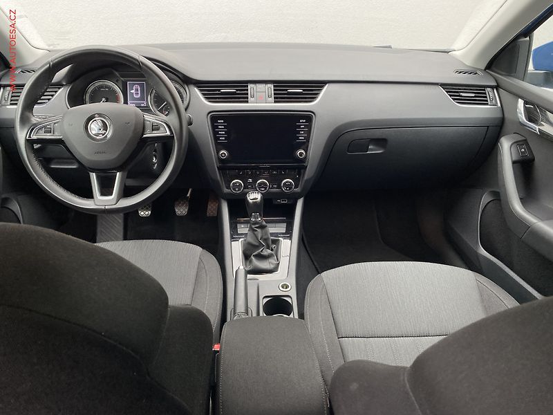 Škoda Octavia (2018) 1.8 TSi, Style, park. čidla - fotka 8 z 17