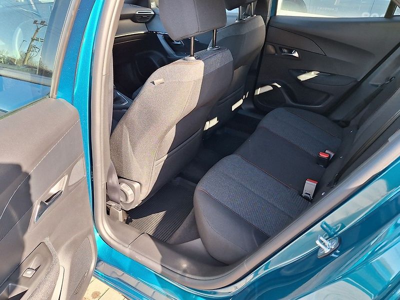 Peugeot 2008 (2025) STYLE PureTech 100 M6 - fotka 14 z 17