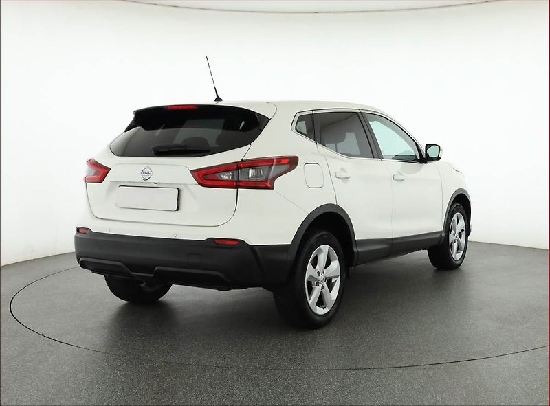 Nissan Qashqai (2019) 1.3 DIG-T, ČR,1.maj - fotka 5 z 16