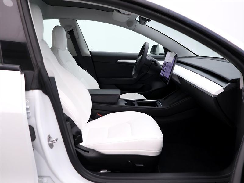 Tesla Model 3 LongRange AWD SOH90,6% DPH - fotka 13 z 33