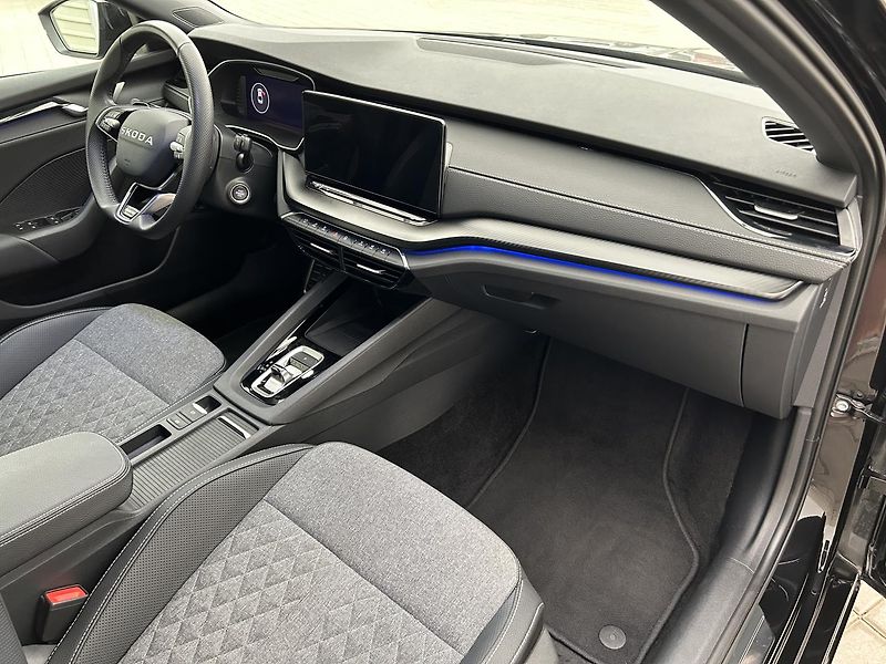 Škoda Octavia 2.0 TDI SportLine - fotka 28 z 32