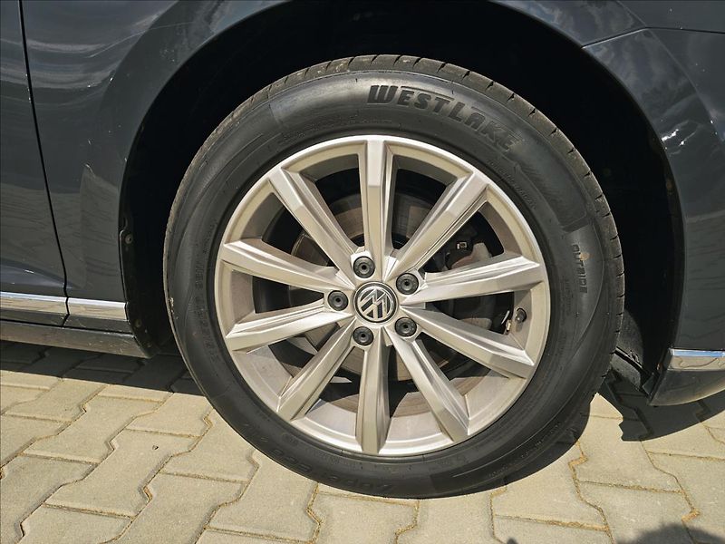 Volkswagen Passat VIII 1,4TSi DSG Highline - fotka 39 z 56