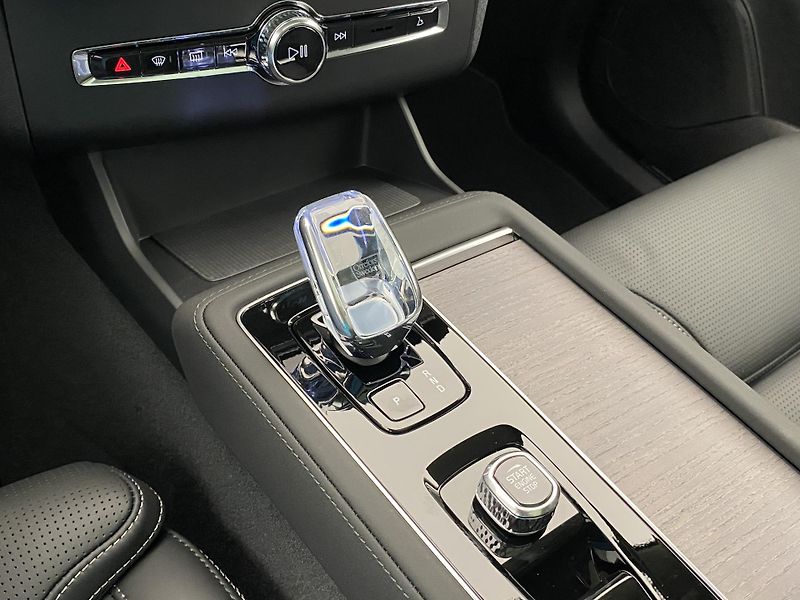 Volvo XC90 (2026) B5 AWD AUT BRIGHT ULTRA 7míst - fotka 38 z 74
