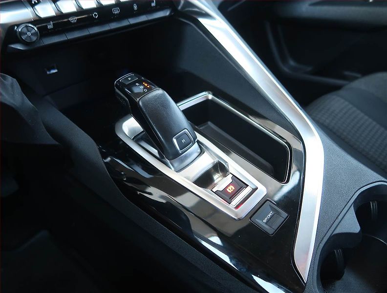 Peugeot 3008 (2018) 1.2 PureTech, Automat - fotka 13 z 19