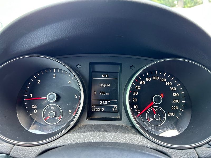 Volkswagen Golf (2011) 1.6 TDi 77KW 4-MOTION SERVISKA - fotka 16 z 34