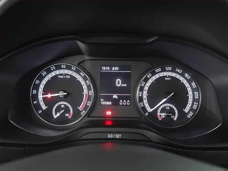 Škoda Karoq (2020) 1.6 TDI, Navi, Tempomat - fotka 11 z 20