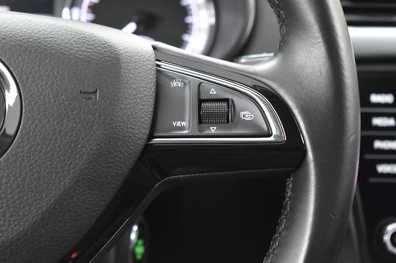 Škoda Octavia 1.6 TDI*85kW*STYLE*DPH* - fotka 16 z 36