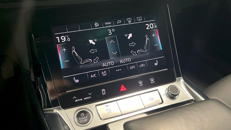 Audi e-tron (2022) S line quattro 55 electric 300 - fotka 22 z 32