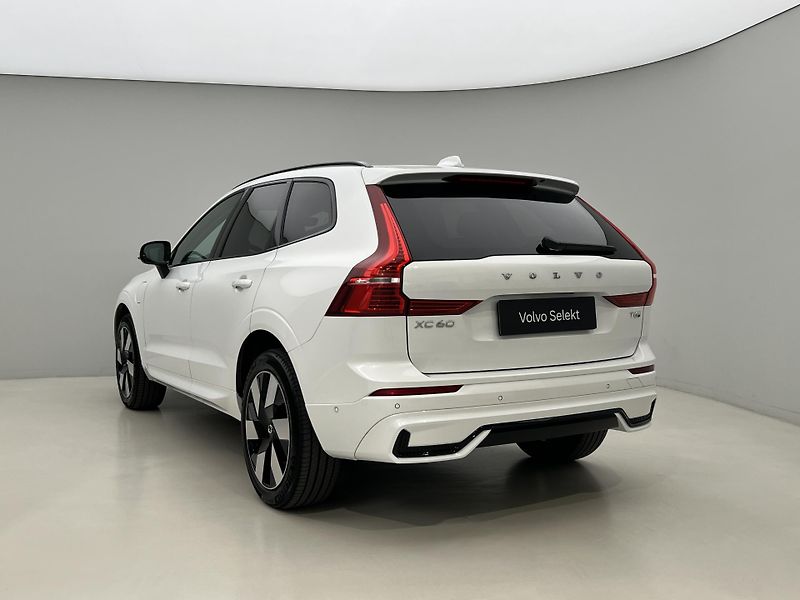 Volvo XC60 T6 AWD DARK PLUS CZ 1. maj. - fotka 11 z 49