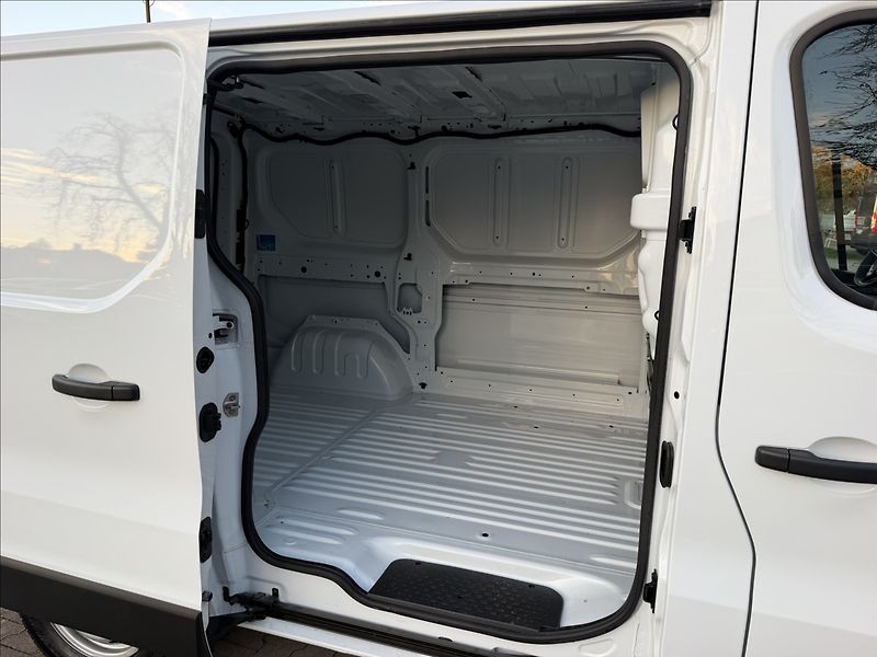 Renault Trafic L1H1 Red - fotka 23 z 23