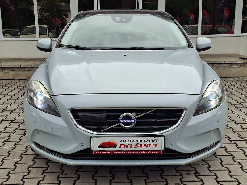 Volvo V40 (2012) 2.0D3 110kW AUT -1.MAJITEL - fotka 3 z 38