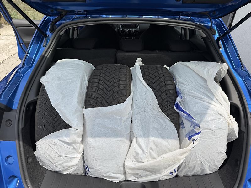 Nissan Juke 1.0 DIG-T 114 HP Acenta Trumf - fotka 22 z 25