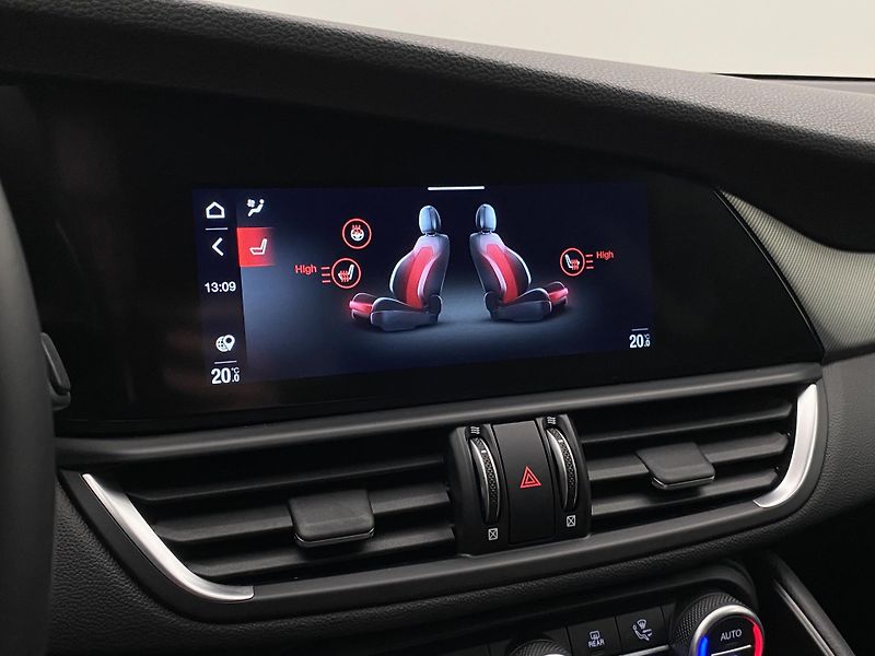 Alfa Romeo Giulia 2.0T VELOCE Q4 AUT  - fotka 47 z 56
