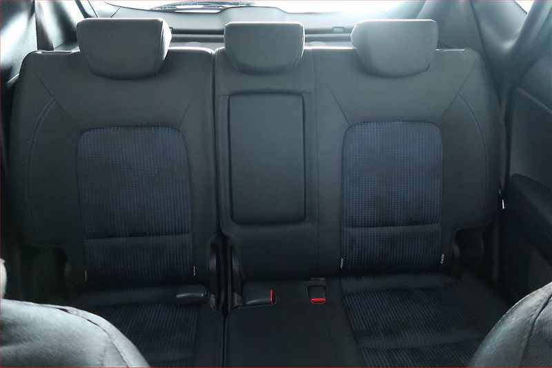 Hyundai ix20 (2015) 1.4 CRDi, Serv.kniha - fotka 10 z 16