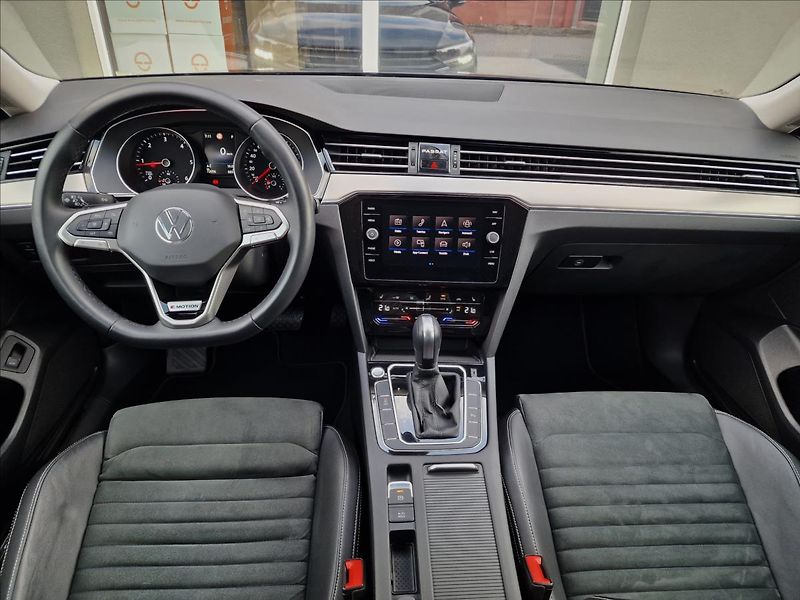Volkswagen Passat 2.0TDI 147kW 4MOTION DSG Eleg - fotka 24 z 50