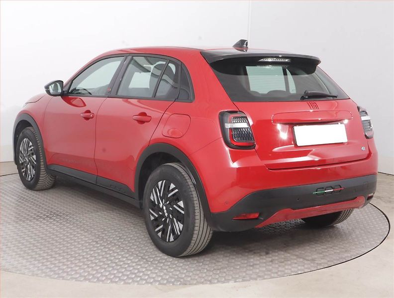 Fiat 600 (2023) (RED) 54 kWh, SoH 95% - fotka 4 z 18