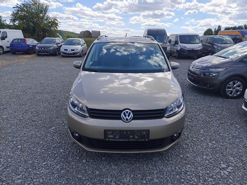 Volkswagen Touran (2014) - fotka 10 z 42