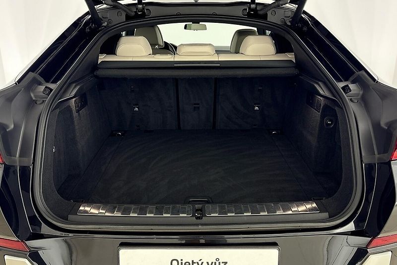 BMW X6 xDrive40d - fotka 11 z 29