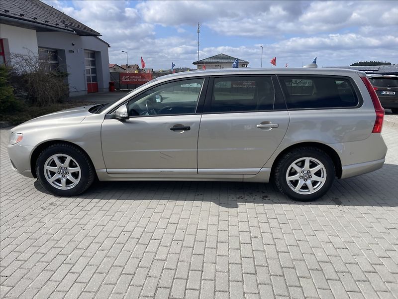 Volvo V70 2,0 d 100kw Momentum Kinetic o - fotka 27 z 31