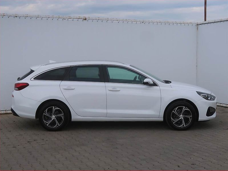 Hyundai i30 (2021) Family 1.5 DPI, Serv.kniha - fotka 6 z 16