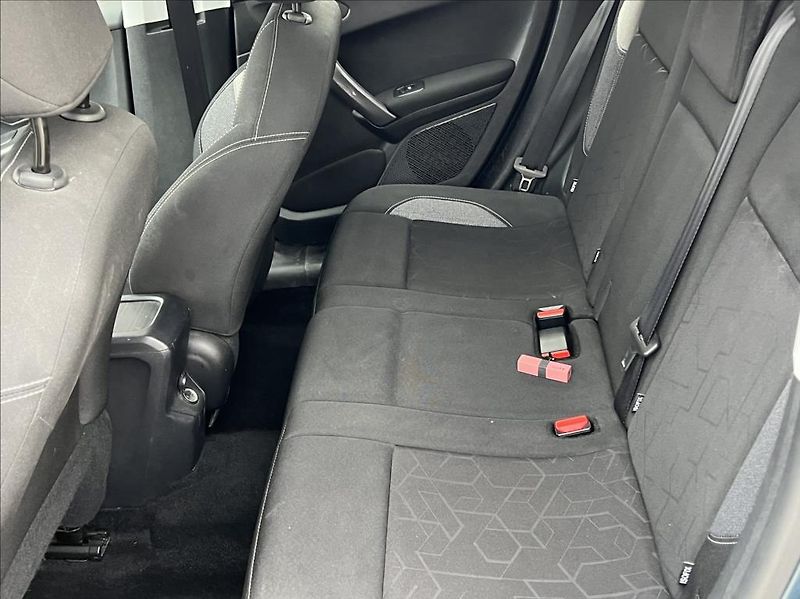 Peugeot 2008 1,2 i Allure klima ALU - fotka 6 z 8