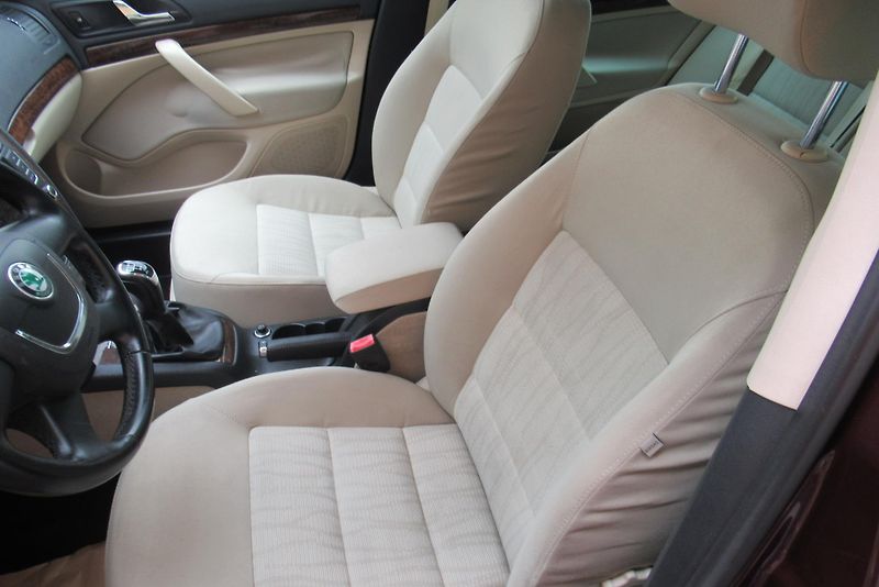 Škoda Octavia 1.6 TDi ELEGANCE WEBASTO TAŽNÉ - fotka 15 z 20