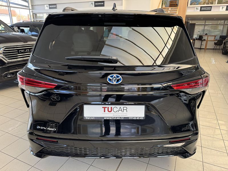 Toyota Sienna XSE 2,5 HEV AWD - fotka 4 z 46