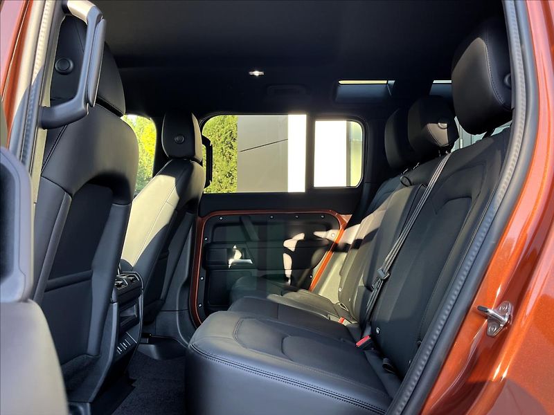 Land Rover Defender (2026) 110 D200 S - fotka 26 z 30